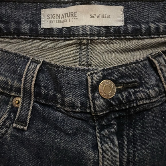 LEVI’S SIGNATURE S67 ATHLETIC JEANS.            SIZE: 33/30 - Picture 6 of 8
